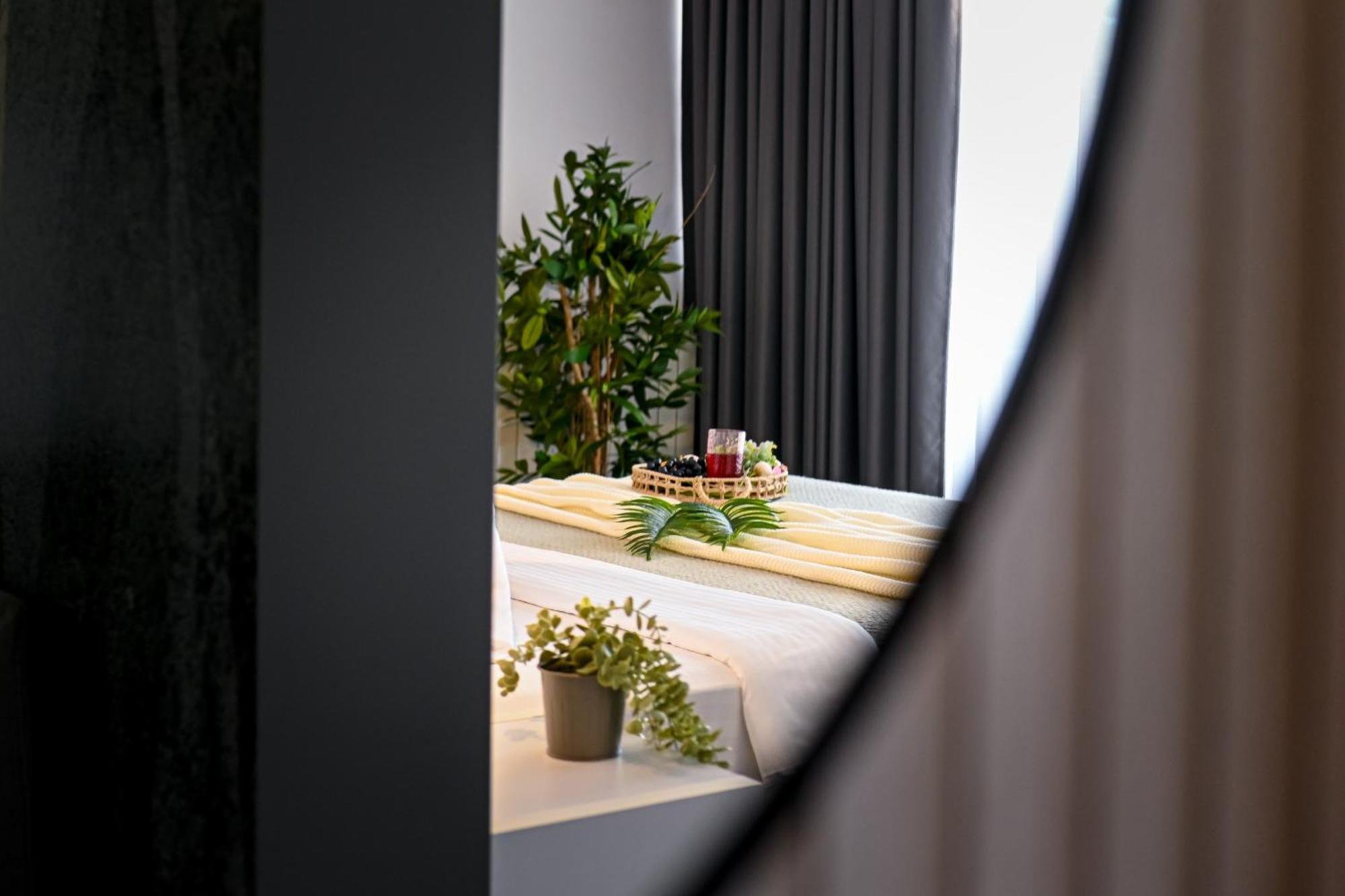 Urban Elegance - Stylish Central Accommodation Bucharest Room photo