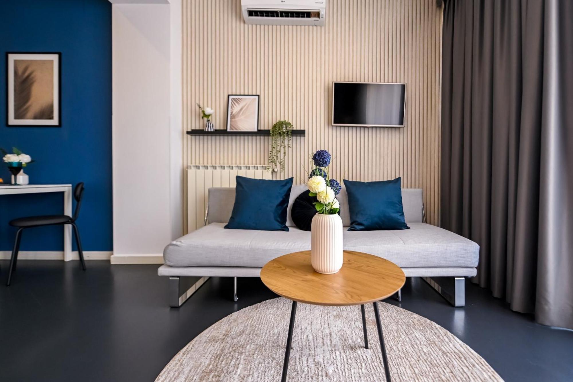 Urban Elegance - Stylish Central Accommodation Bucharest Room photo
