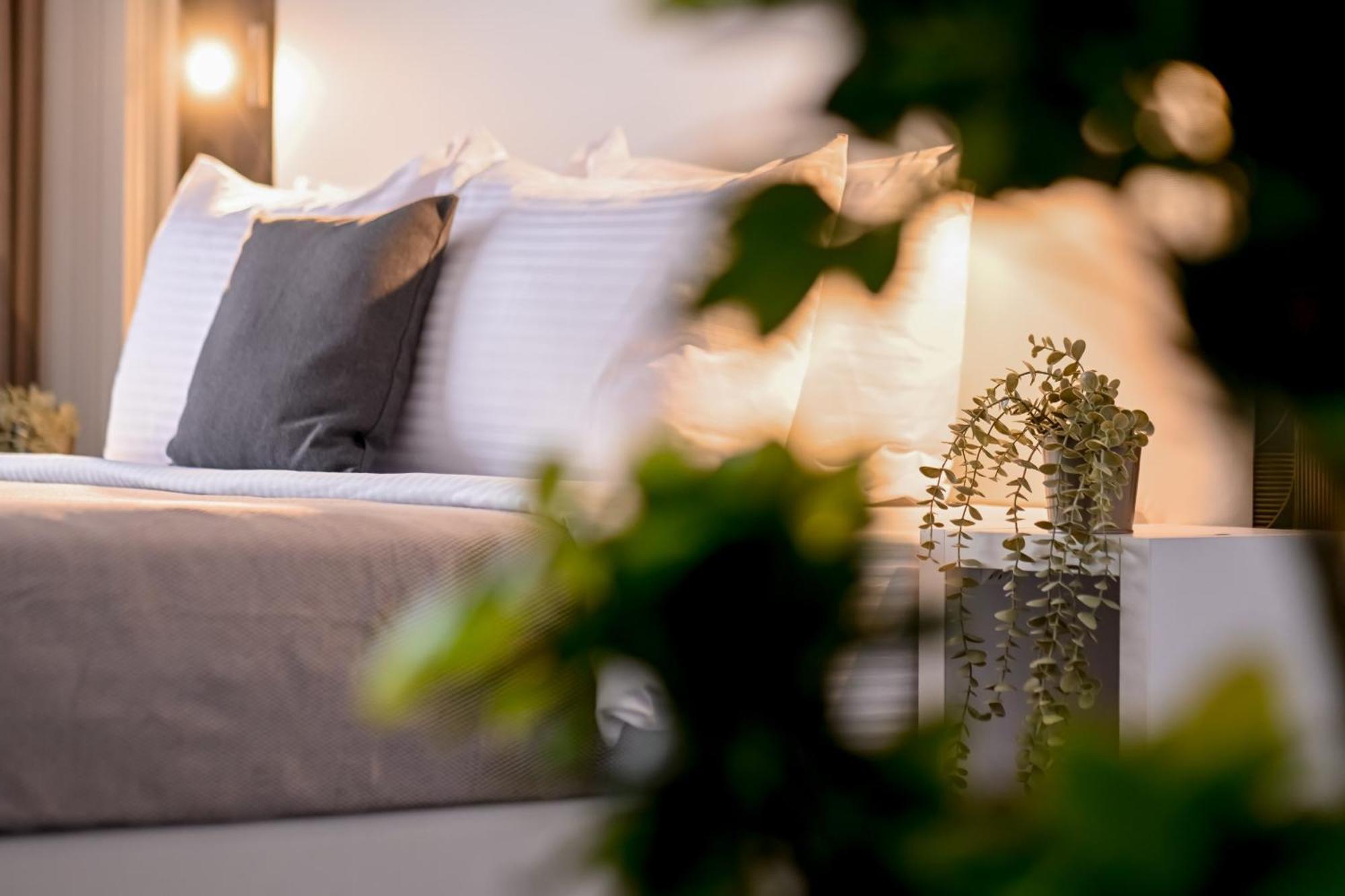 Urban Elegance - Stylish Central Accommodation Bucharest Room photo