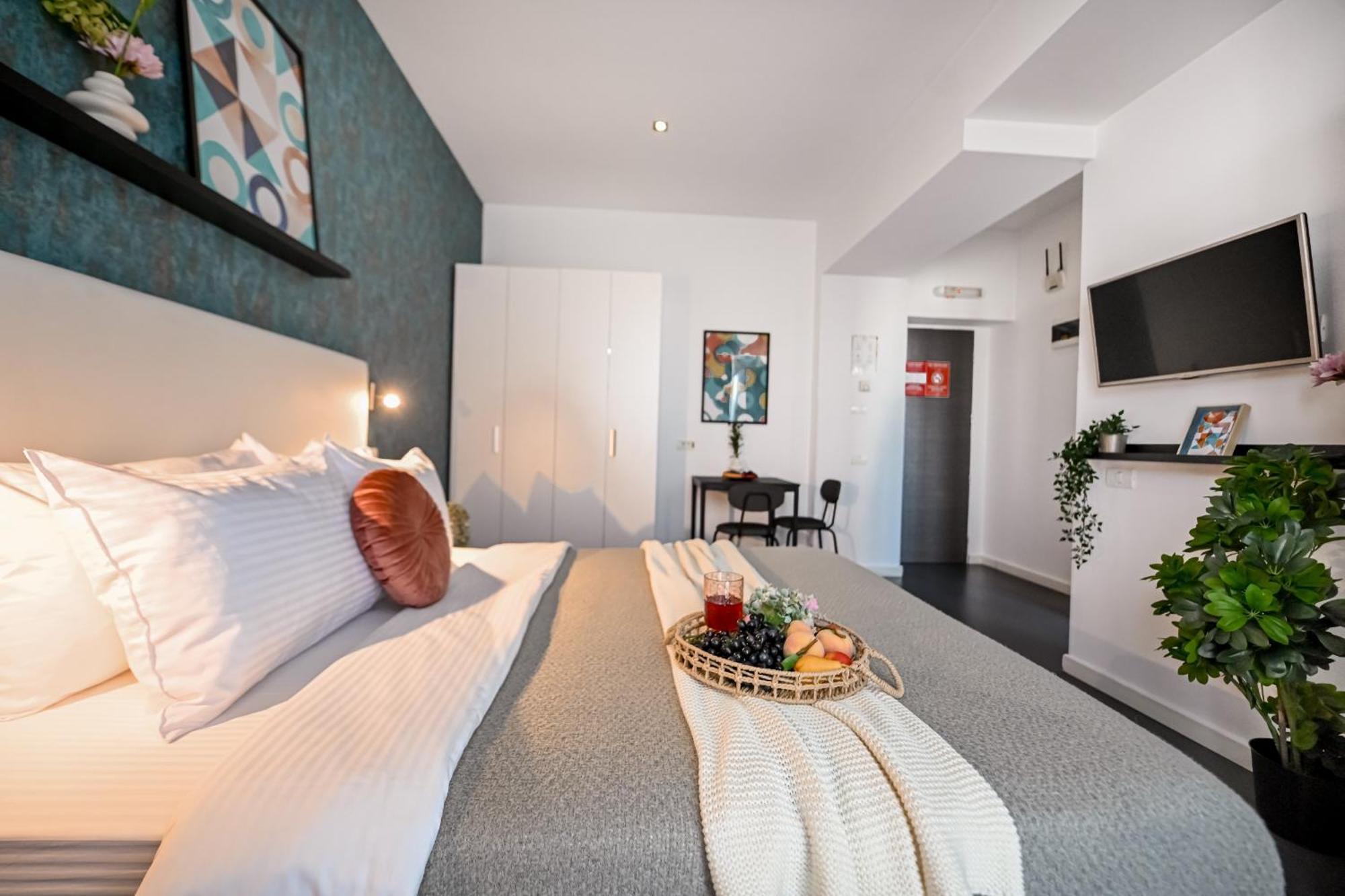 Urban Elegance - Stylish Central Accommodation Bucharest Room photo