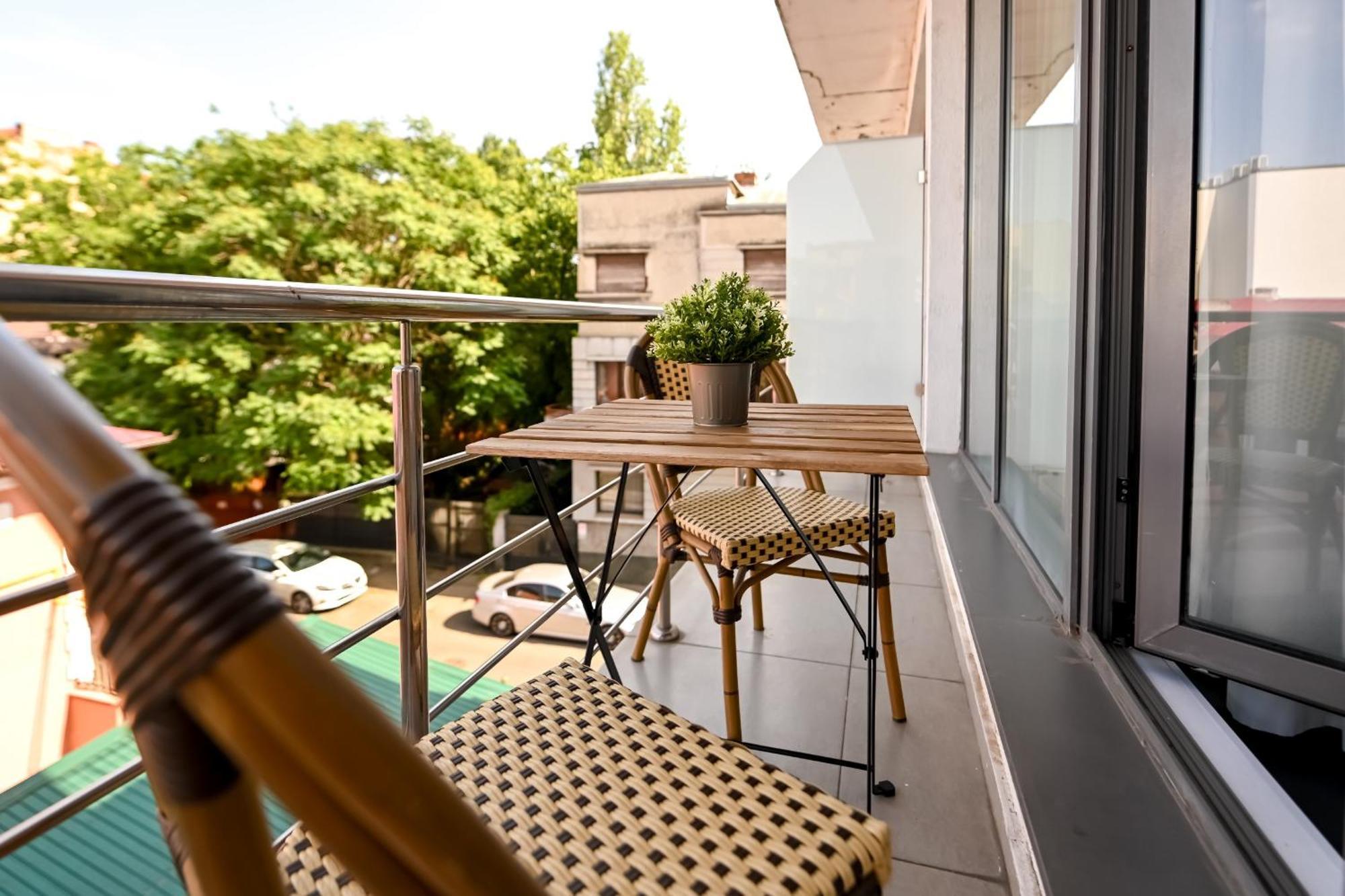 Urban Elegance - Stylish Central Accommodation Bucharest Room photo