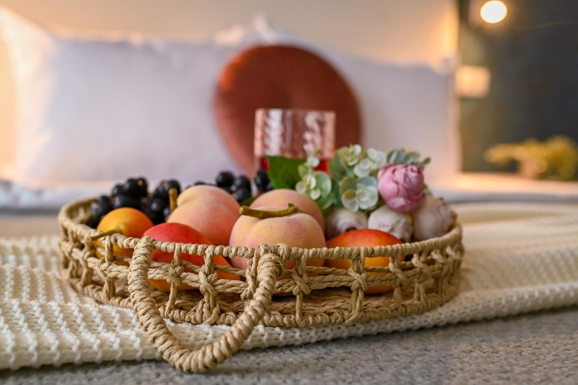 Urban Elegance - Stylish Central Accommodation Bucharest Room photo