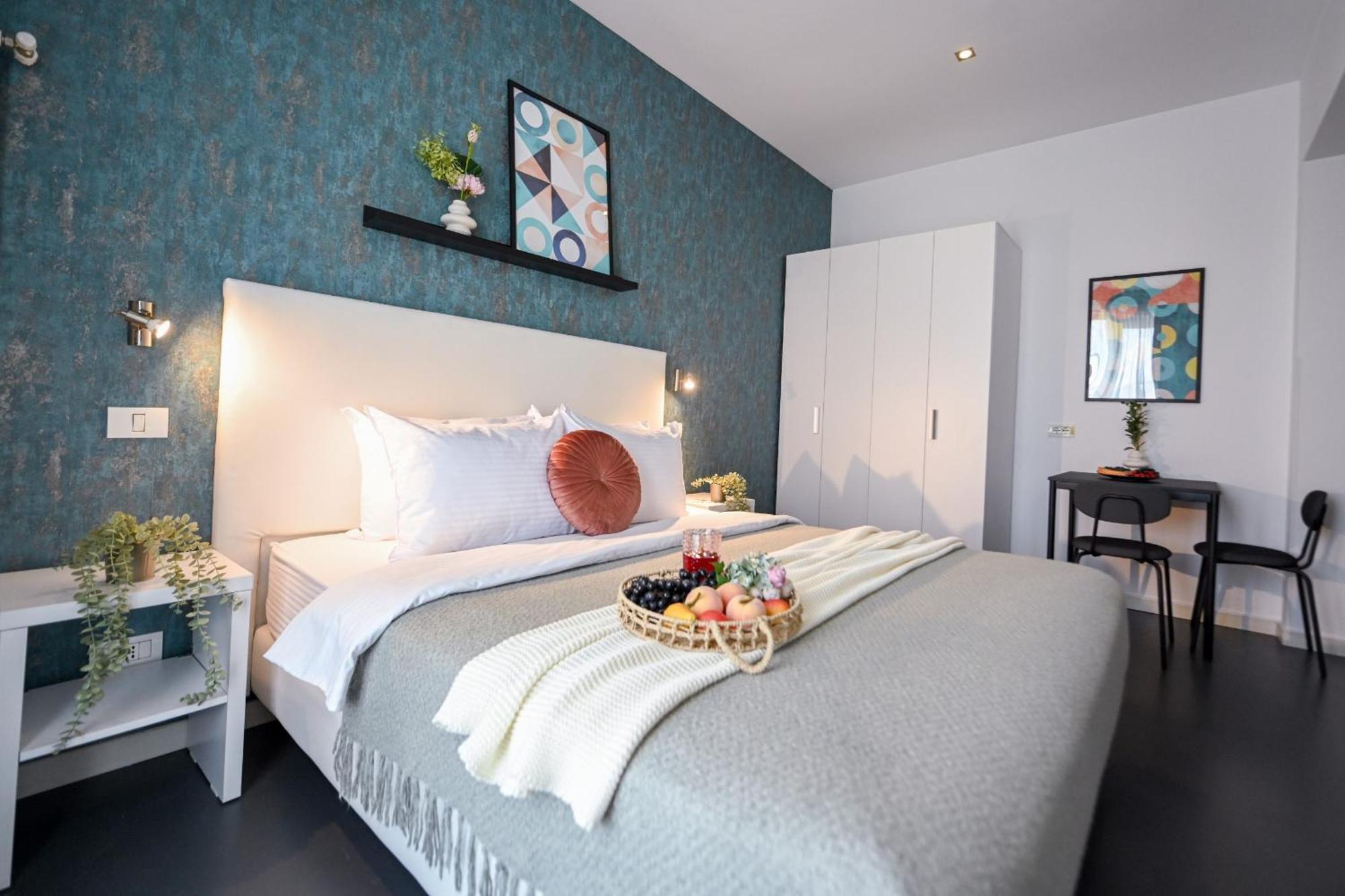 Urban Elegance - Stylish Central Accommodation Bucharest Room photo